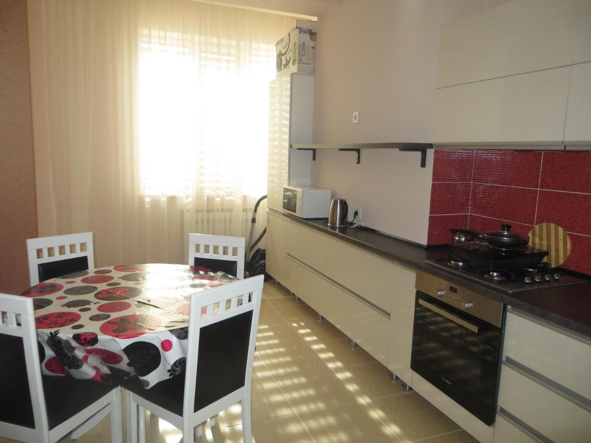 Yellow Apartment In The Center Of Бішкек Екстер'єр фото
