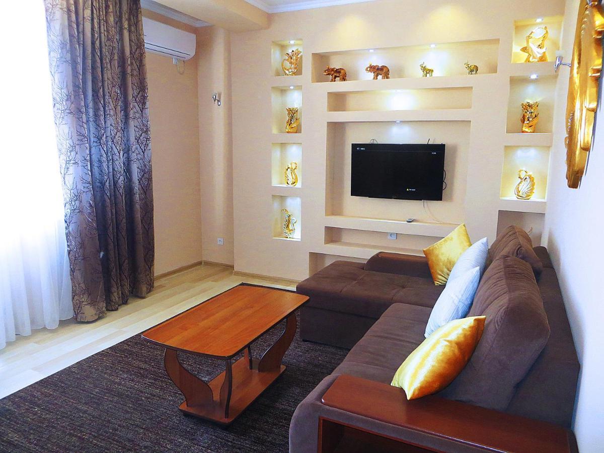 Yellow Apartment In The Center Of Бішкек Екстер'єр фото